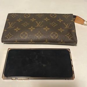 Louis Vuitton pouch / toiletries